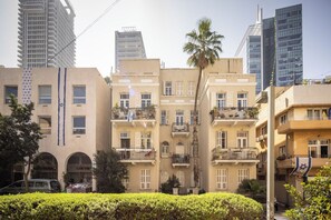 Unclassified image, 2 of 29, button - Mamad Artistic Tel Aviv Gem | Stunning City Views (Tel Aviv)