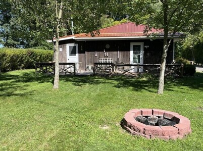 Pymatuning parkside cabin near Jamestown marina & dam