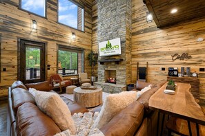 Interior - Stars & Streams - Ev Outlet, Pool Table,Shuffleboard, Hot Tub, Arcade Console (Broken Bow)