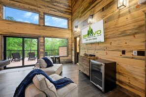 Smart TV, fireplace - Stars & Streams - Ev Outlet, Pool Table,Shuffleboard, Hot Tub, Arcade Console (Broken Bow)