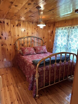 3 slaapkamers, een strijkplank/strijkijzer, gratis wifi, beddengoed