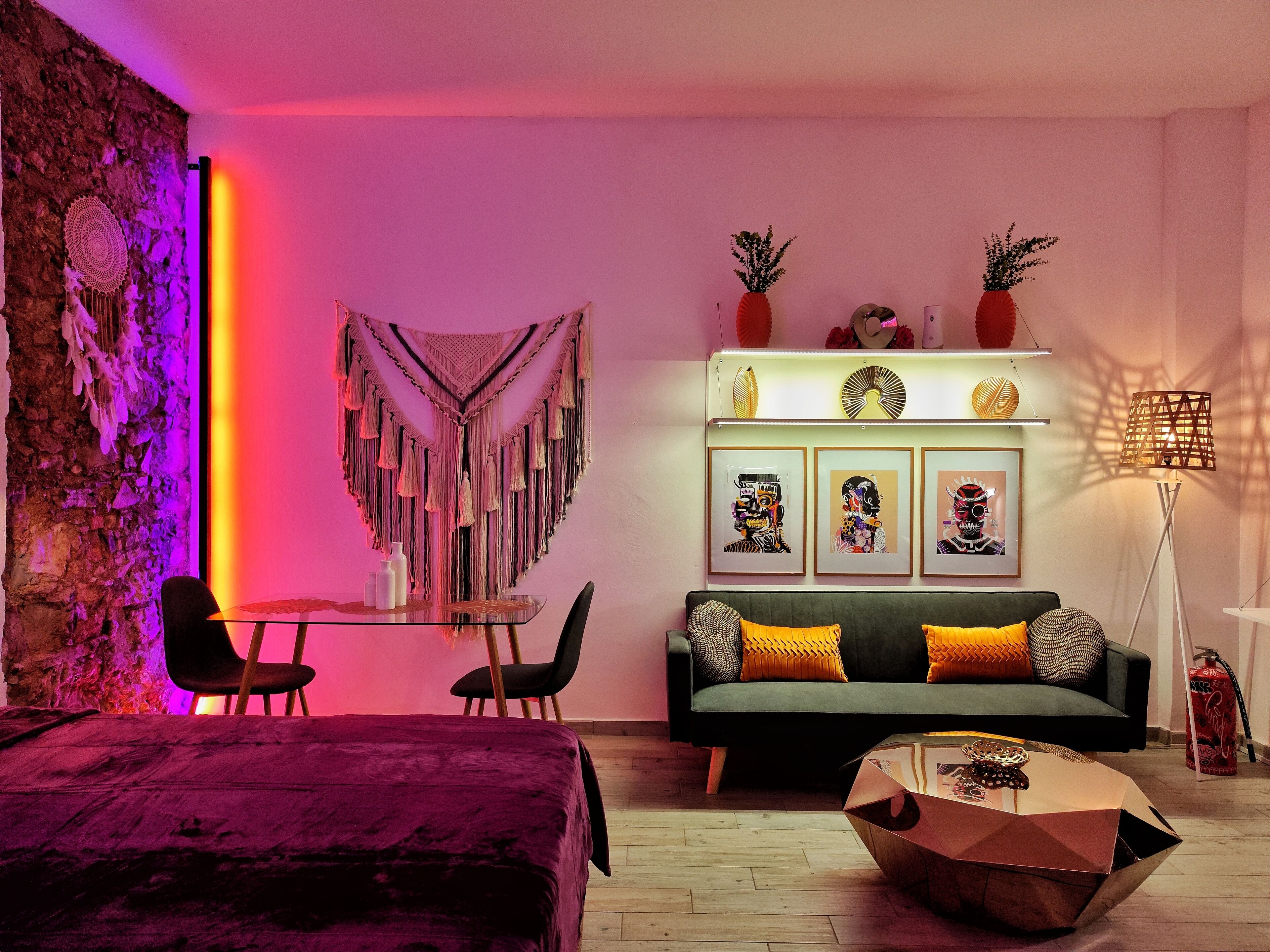 TV de tela plana, Netflix, serviços de streaming, escritórios