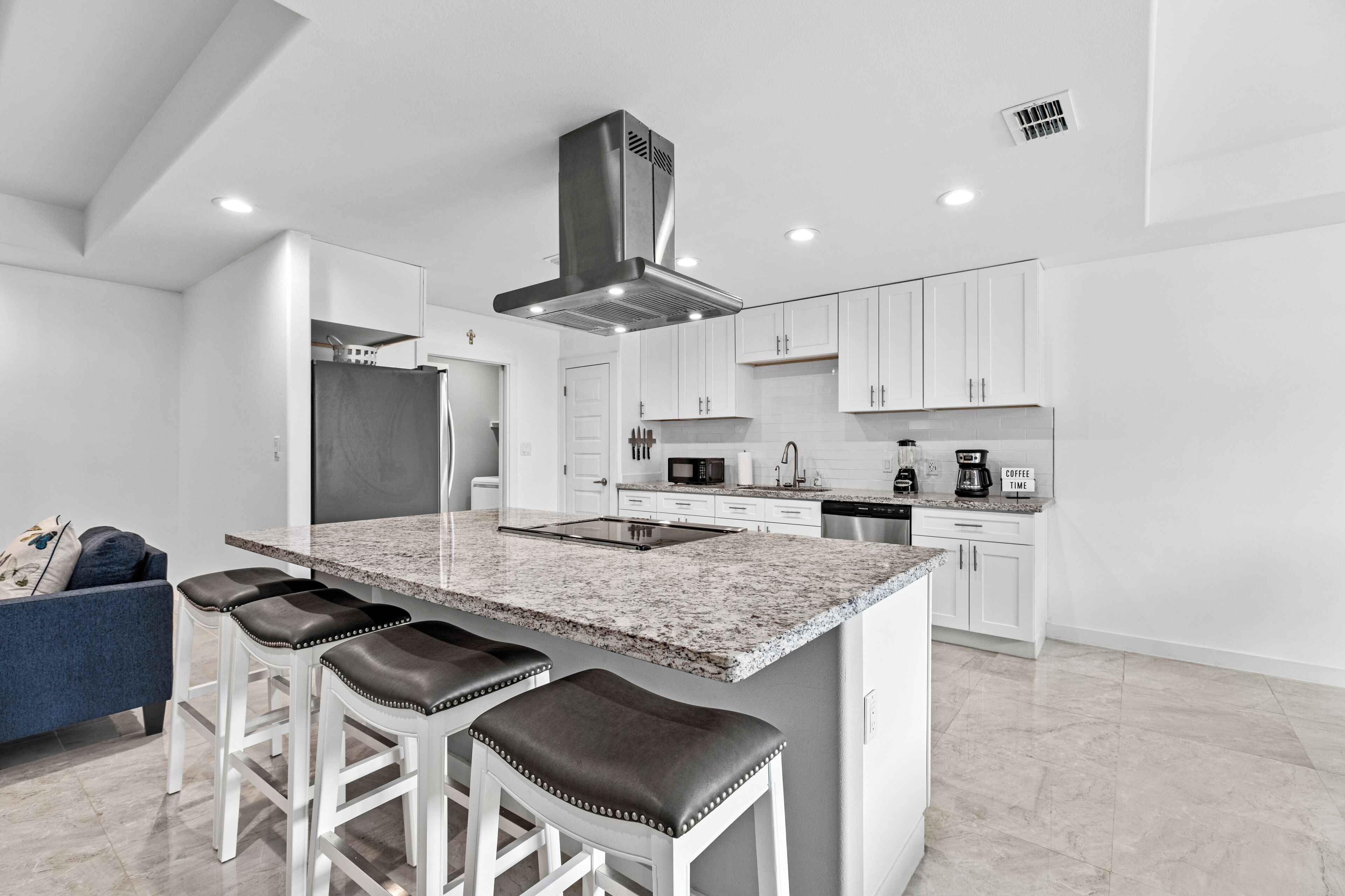 Refrigerador, microondas, horno, placa de cocina