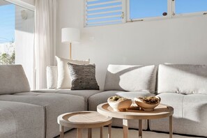 Villa | 5 bedrooms, iron/ironing board, free WiFi - Vistamar Private Waterfront Home Pool (Carolina)