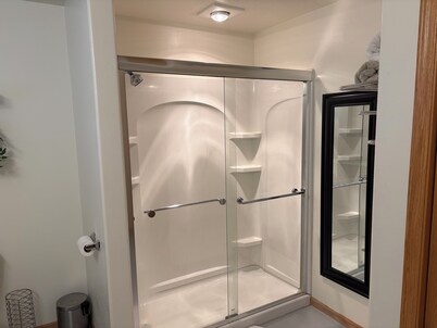 Charming 1 king suit with WiFi, AC
