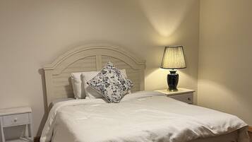 2 slaapkamers, een strijkplank/strijkijzer, wifi, beddengoed