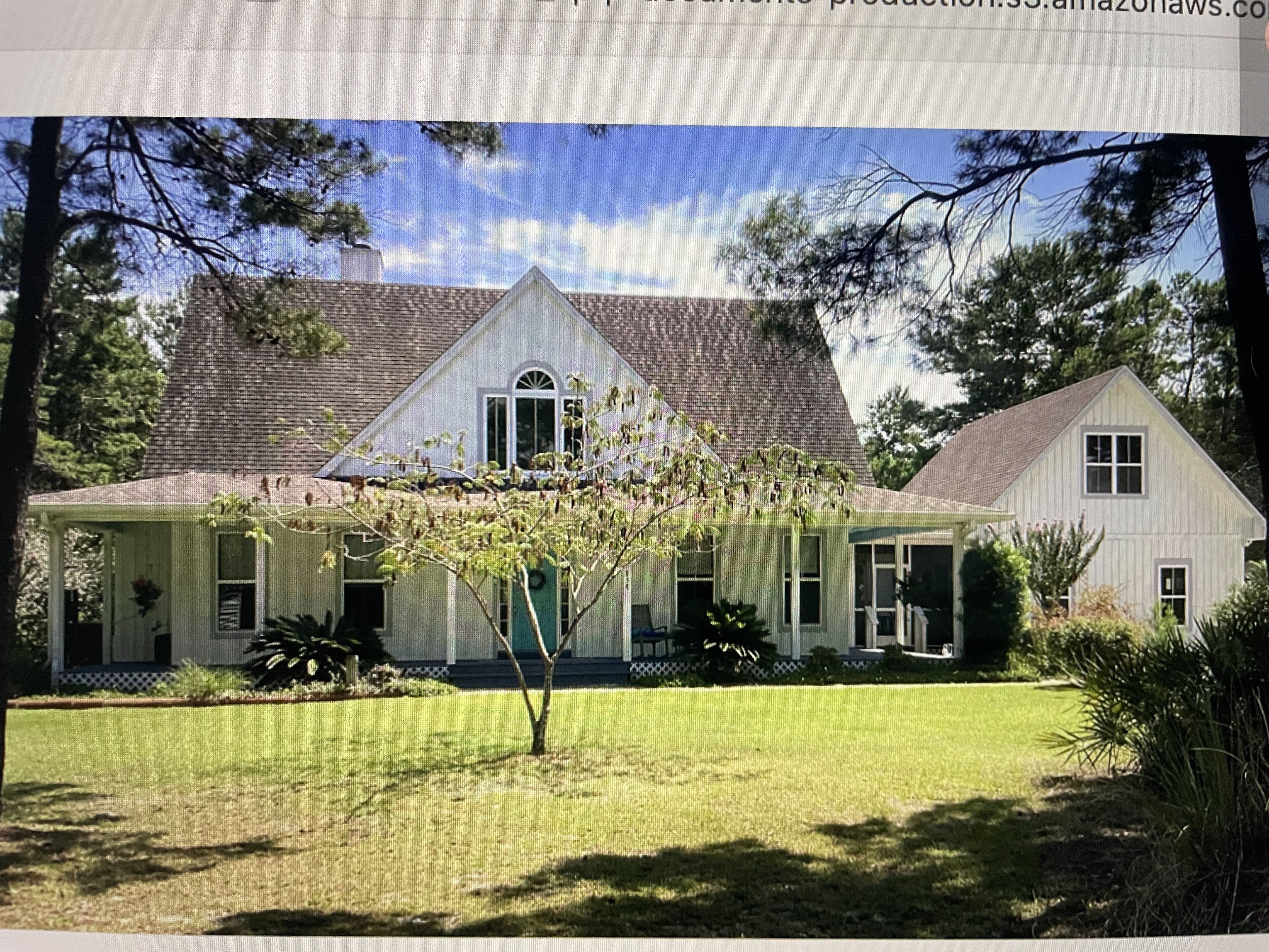 Farmhouse By The Bay ~ Beautiful farmhouse on 1.78 acres.  Close to Beach & Bay