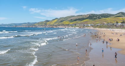 Hang Ten at the Studio! Vibe in This Groovy Avila Beach Studio Condo!