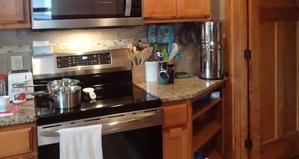 Home in Oshkosh near EAA Air Venture -
5 blocks away from Wittman Airport