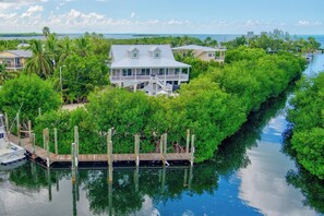 Marina - P35 - Spacious 4 bedroom, 3 bath home boasts generous harbor views (Marathon)