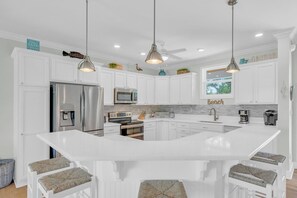 Unclassified image, 5 of 50, button - P35 - Spacious 4 bedroom, 3 bath home boasts generous harbor views (Marathon)