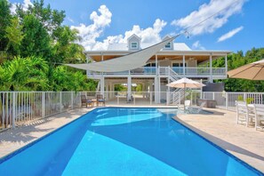 Unclassified image, 3 of 50, button - P35 - Spacious 4 bedroom, 3 bath home boasts generous harbor views (Marathon)