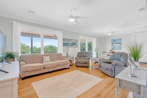 صورة غير مصنفة، 3 من 50، زرّ