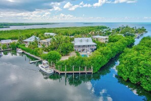 Marina - P35 - Spacious 4 bedroom, 3 bath home boasts generous harbor views (Marathon)