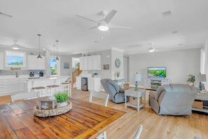 Unclassified image, 4 of 50, button - P35 - Spacious 4 bedroom, 3 bath home boasts generous harbor views (Marathon)