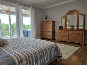 Unclassified image, 5 of 50, button - P35 - Spacious 4 bedroom, 3 bath home boasts generous harbor views (Marathon)