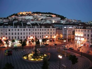 Luokittelematon kuva, 3 kautta 33, painike