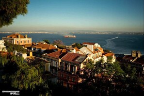 Luokittelematon kuva, 2 kautta 33, painike