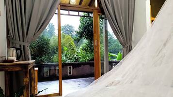 Soundproofing, free WiFi