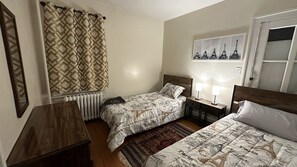 3 habitaciones, tabla de planchar con plancha, cuna de viaje y wifi 