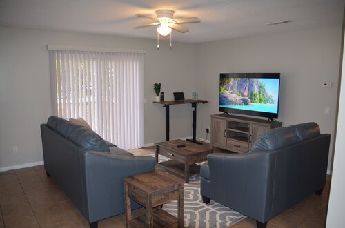 Blissful Bungalow- Near Ft. Novosel and shopping, Quiet, Fast WiFi