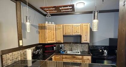 2br Modern Condo #8 Walk to Main St & Mirror Lake