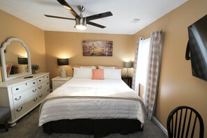 3 bedrooms, desk, iron/ironing board, free WiFi