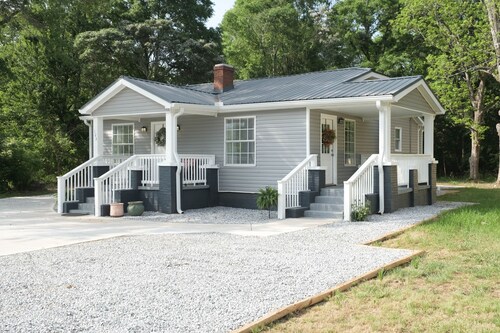 Beautiful 3/2 Family Home