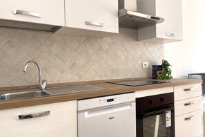 Kühlschrank, Ofen, Herdplatte, Geschirrspüler