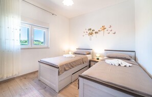 2 bedrooms, iron/ironing board, travel crib, free WiFi
