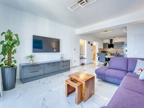 TV - Apartment Emily by Interhome (Opatija)