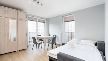 Iron/ironing board, WiFi, bed sheets