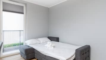Iron/ironing board, WiFi, bed sheets