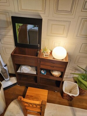 Secador de pelo y toallas