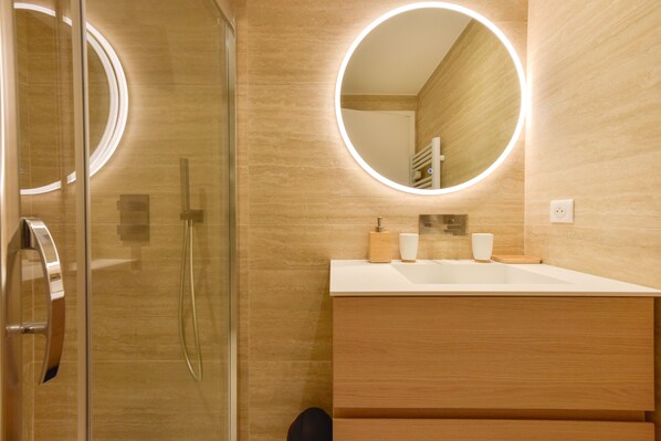 Shower, free toiletries, hair dryer, towels
