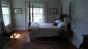 4 bedrooms, iron/ironing board, WiFi, bed sheets - Home on the Terrace (Louisville)