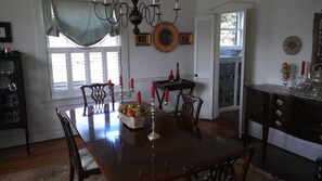 Dining - Home on the Terrace (Louisville)