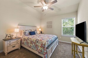 3 bedrooms, iron/ironing board, free WiFi, bed sheets