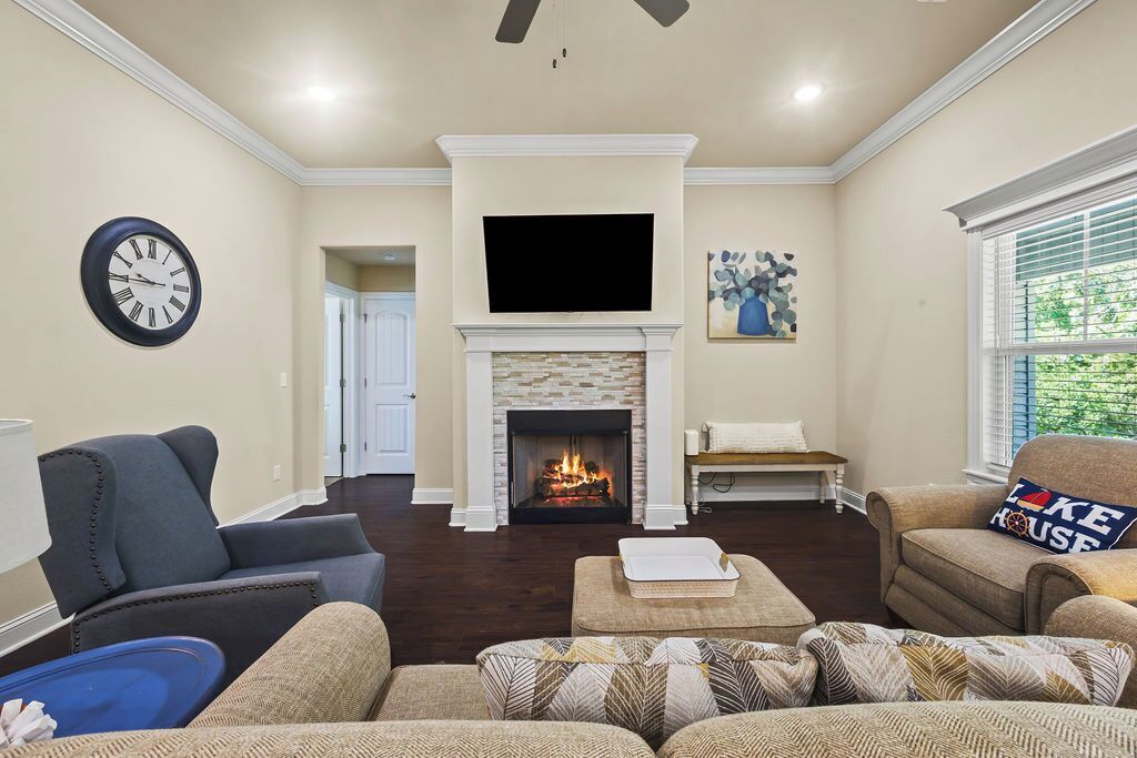 3BR Private Villa w/ Fire Pit, Deck, & Lake Access 