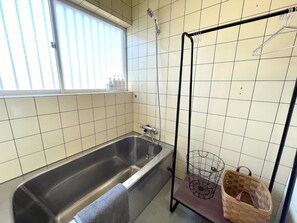 Hårtørrer, håndklæder