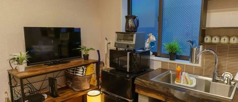 Fridge, microwave, stovetop, cookware/dishes/utensils
