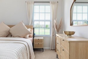 3 habitaciones, escritorio, tabla de planchar con plancha y wifi 
