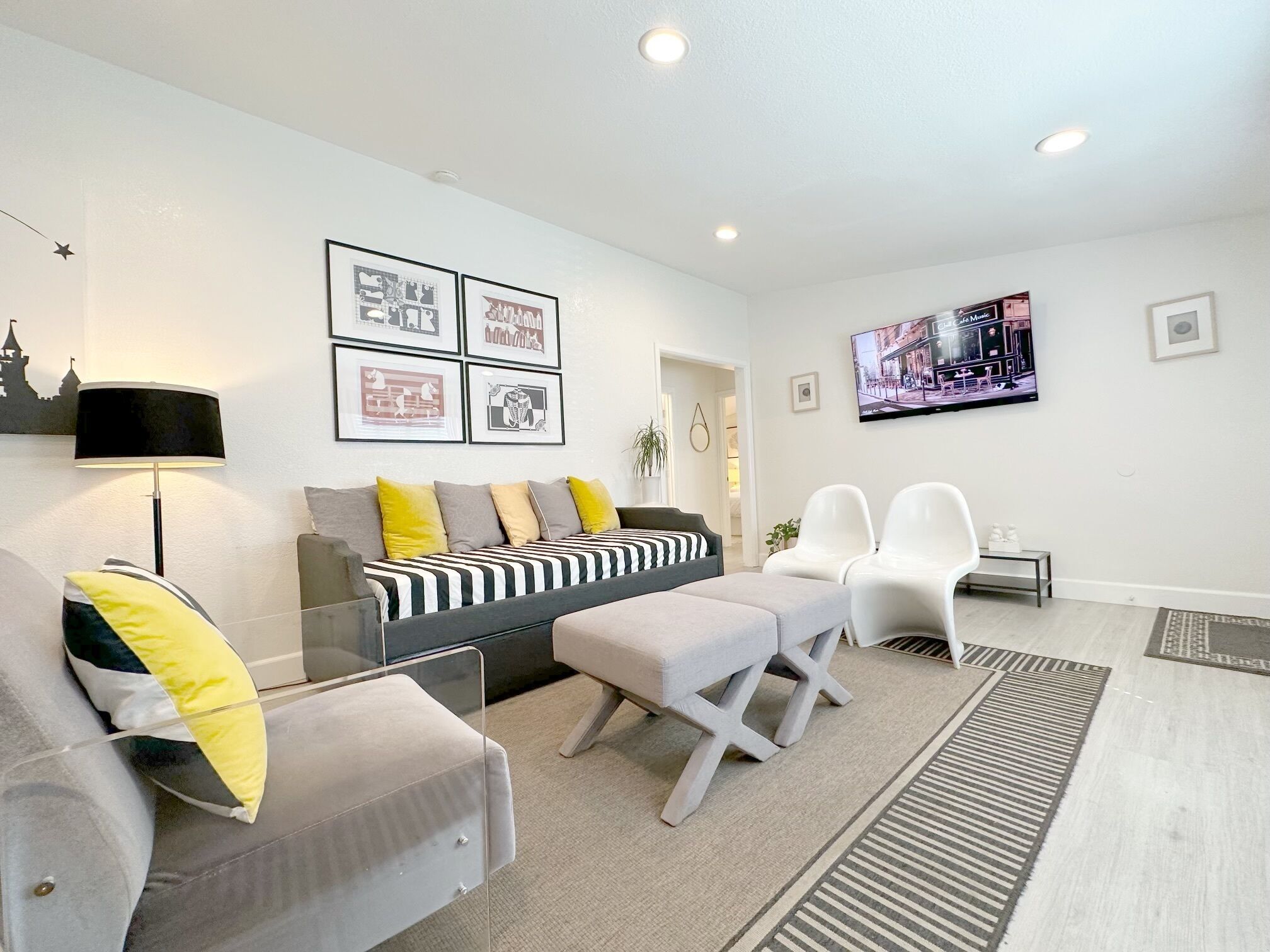 Orange County home with backyard, sleep 10, minutes away from theme parks 