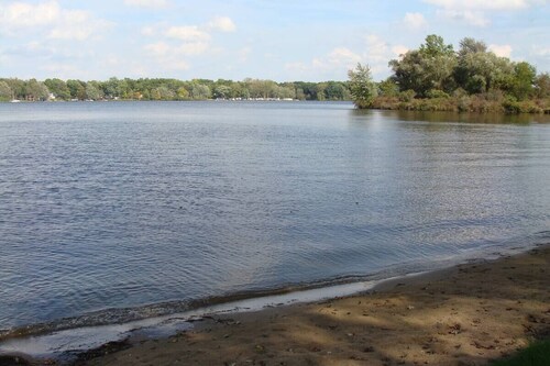 Cozy Channel House on lake - w beach & dock