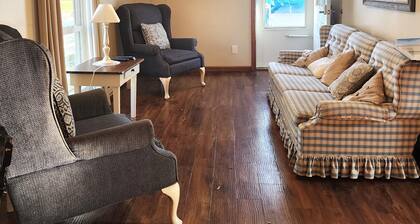 Cozy Channel House on lake - w beach & dock