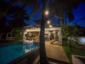Outdoor pool - Bangsar Private Pool Villa Kuala Lumpur (Kuala Lumpur)