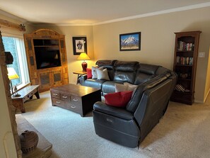 Smart TV, fireplace, DVD player, books - Luxury Condo steps away from Peak 9 chairlift/Main St. Best Breck has to offer! (Breckenridge)