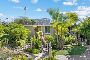 Property grounds - Beautiful Upstairs Corner Cottage - Ocean view from Balcony NCV B2 (Oceanside)
