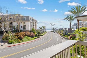 Property grounds - Beautiful Upstairs Corner Cottage - Ocean view from Balcony NCV B2 (Oceanside)