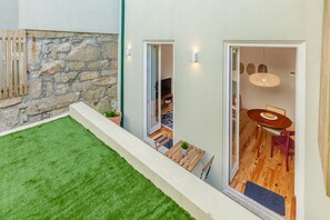 Outdoor dining - D&S -JB Apartments - A (Oporto)